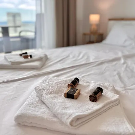 New In Breeze With Panoramic Sea View And Parking