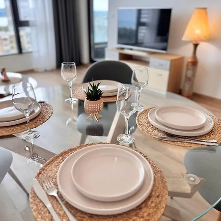 New In Breeze With Panoramic Sea View And Parking Lejlighed